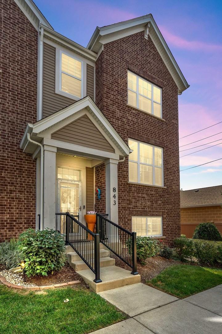 843 Lexington Cir., Des Plaines, IL 60016