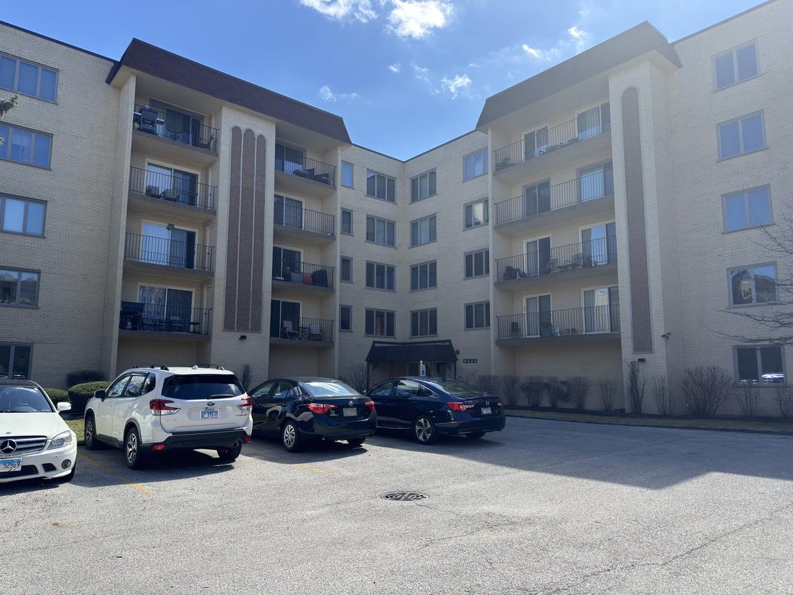 6433 W Belle Plaine Ave. #302, Chicago, IL 60634