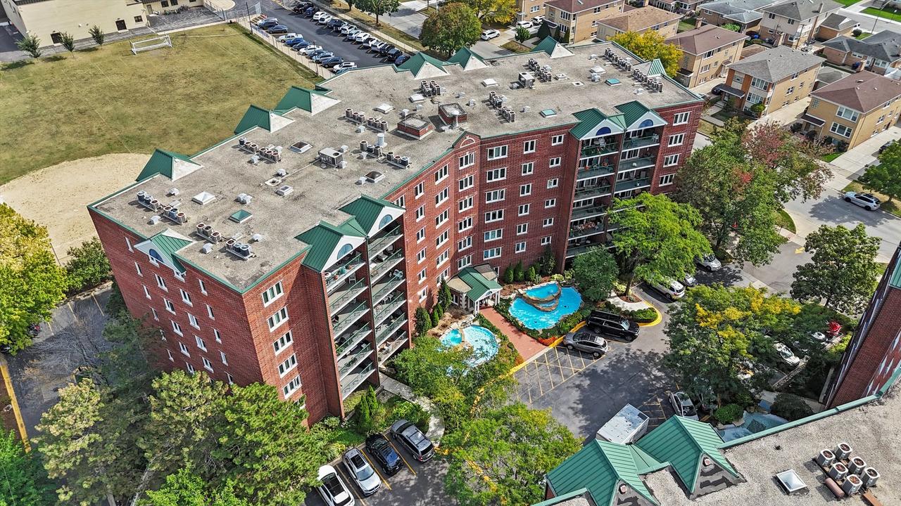 8540 W Foster Ave. #605, Norridge, IL 60706