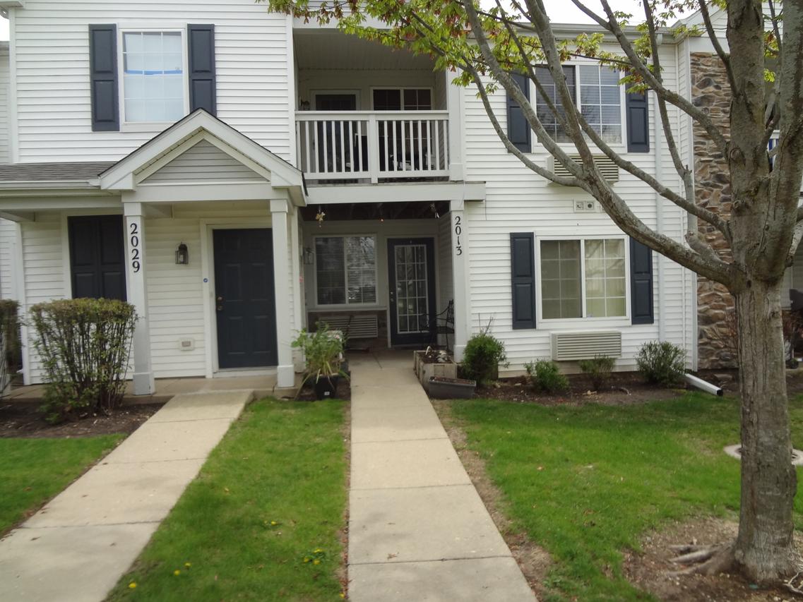 2013 Silverstone Dr., Carpentersville, IL 60110