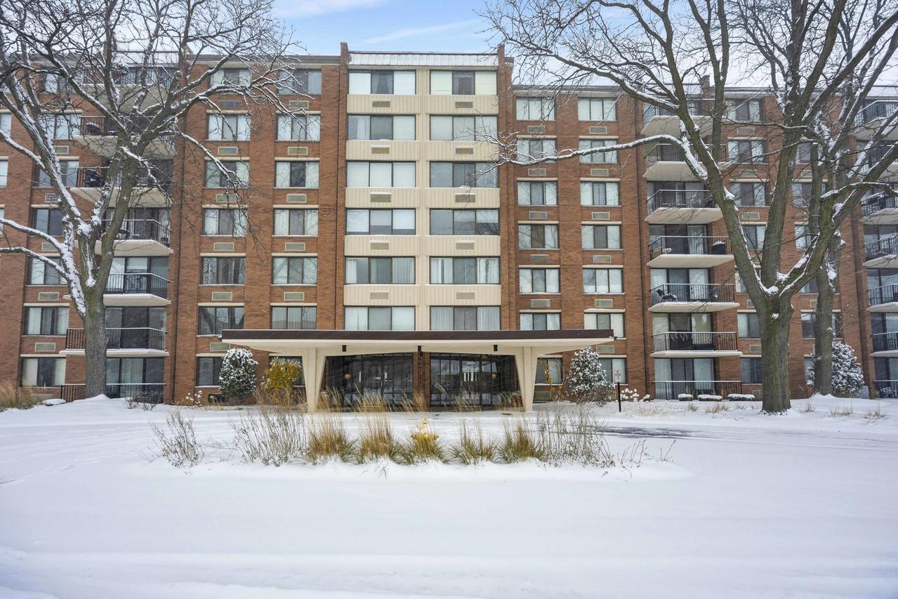 2000 Saint Regis Dr. #4G, Lombard, IL 60148
