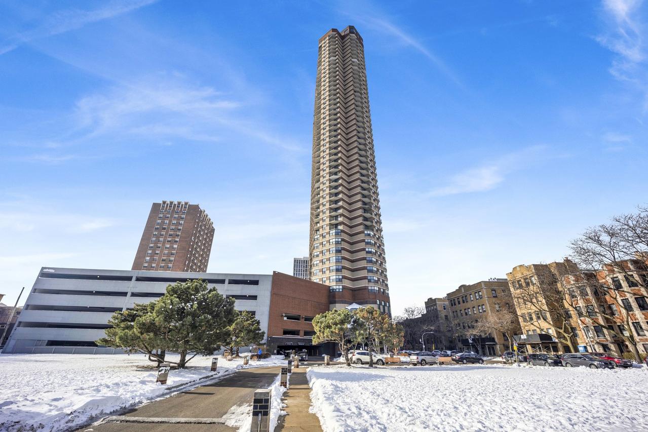 3660 N Lake Shore Dr. #1812, Chicago, IL 60613