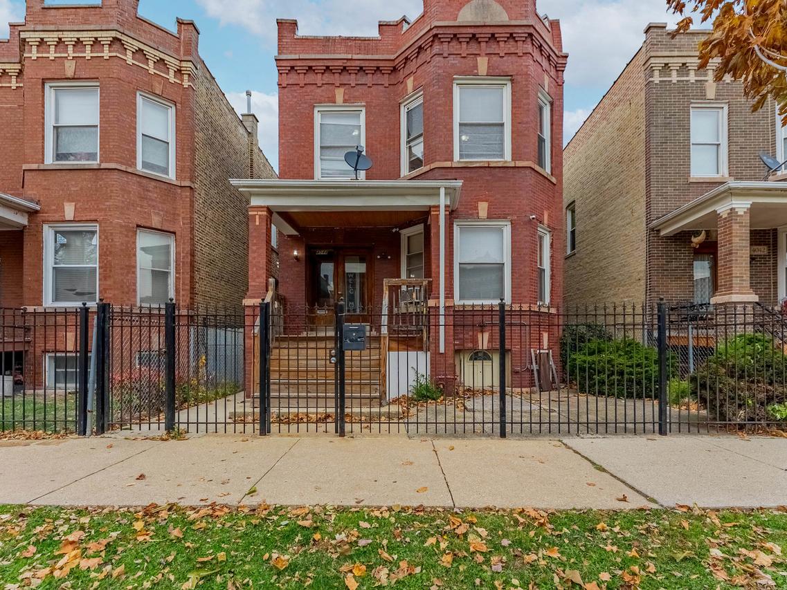 4044 W Potomac Ave., Chicago, IL 60651