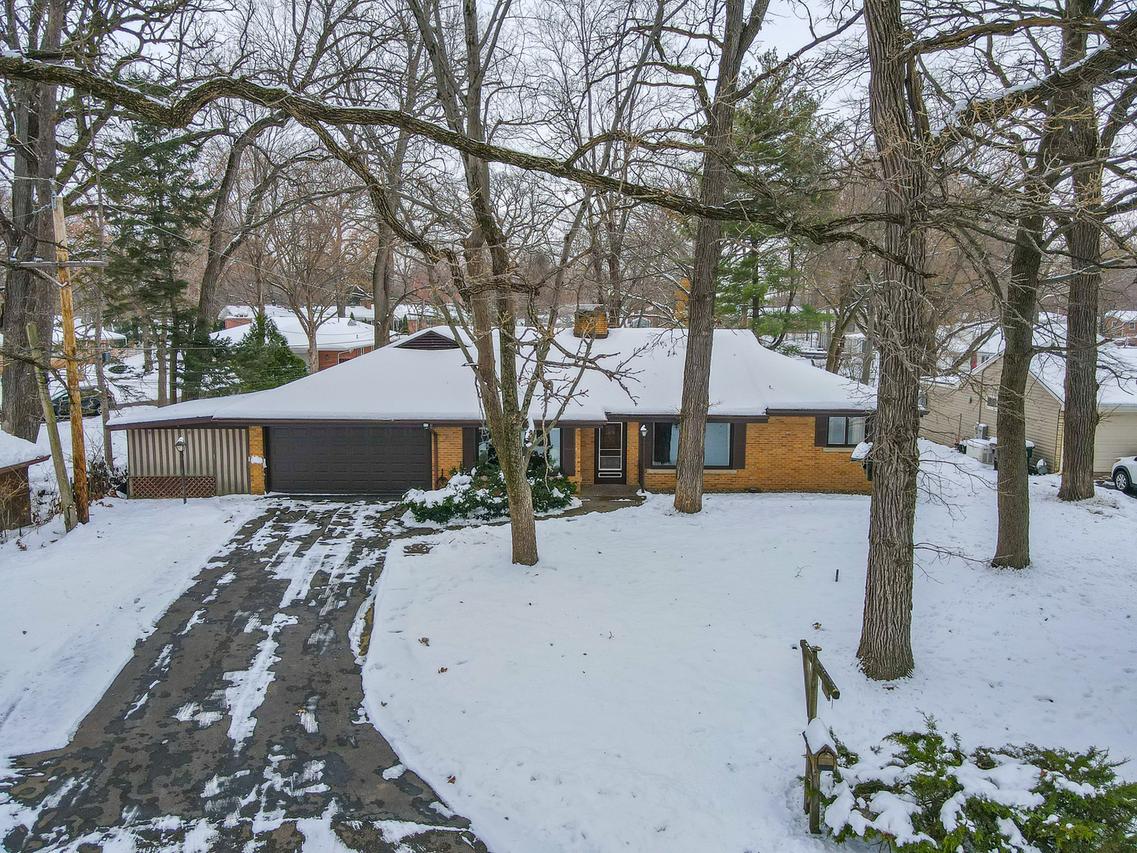 25 Elmwood Dr., Kankakee, IL 60901