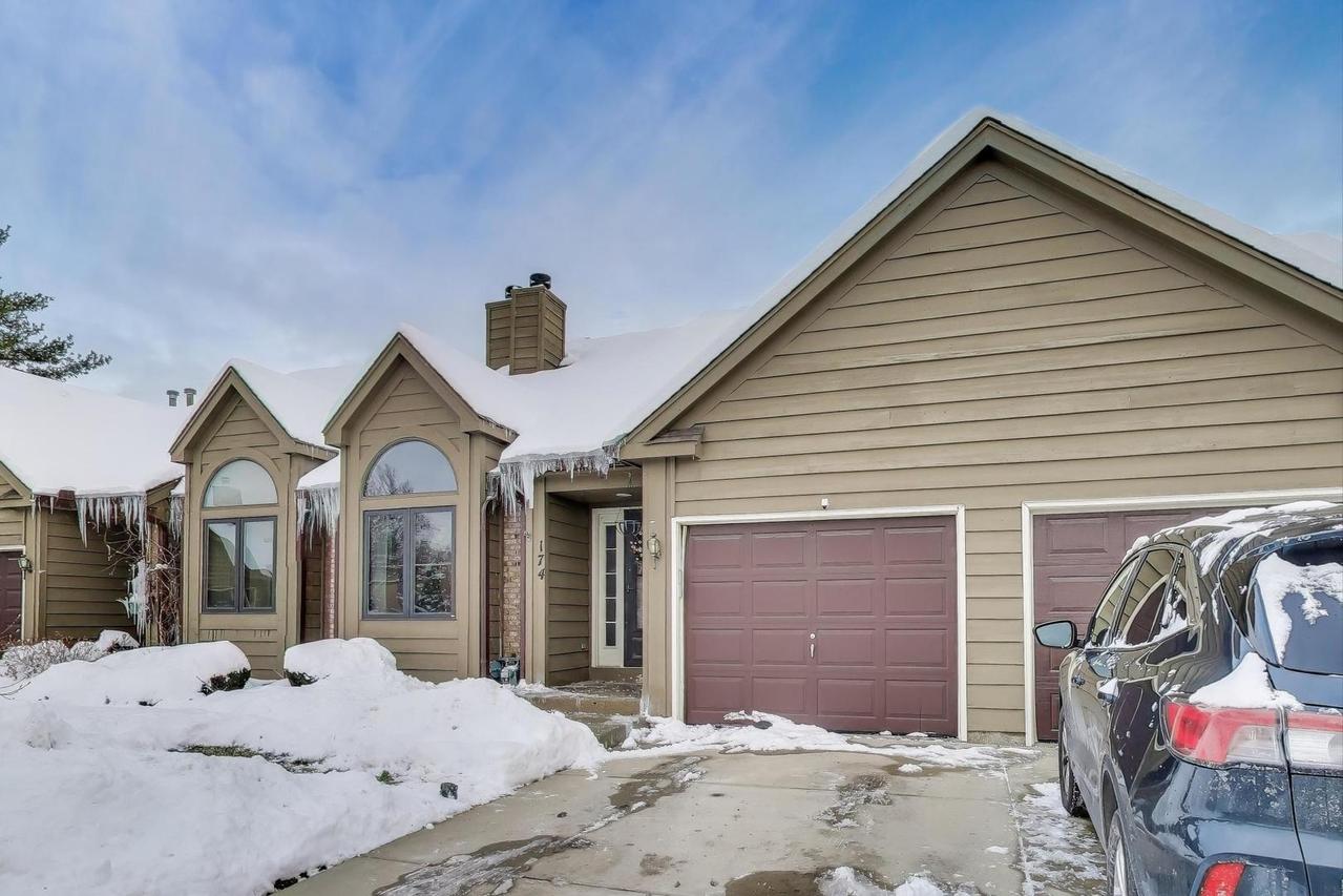 174 Dunbar Ln., East Dundee, IL 60118