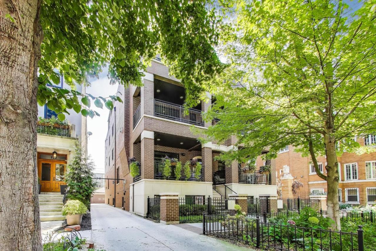 735 W Brompton Ave. #2E, Chicago, IL 60657