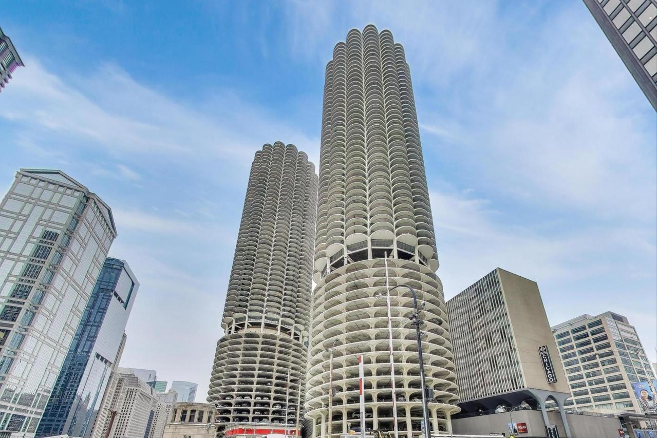 300 N State St. #2305, Chicago, IL 60654