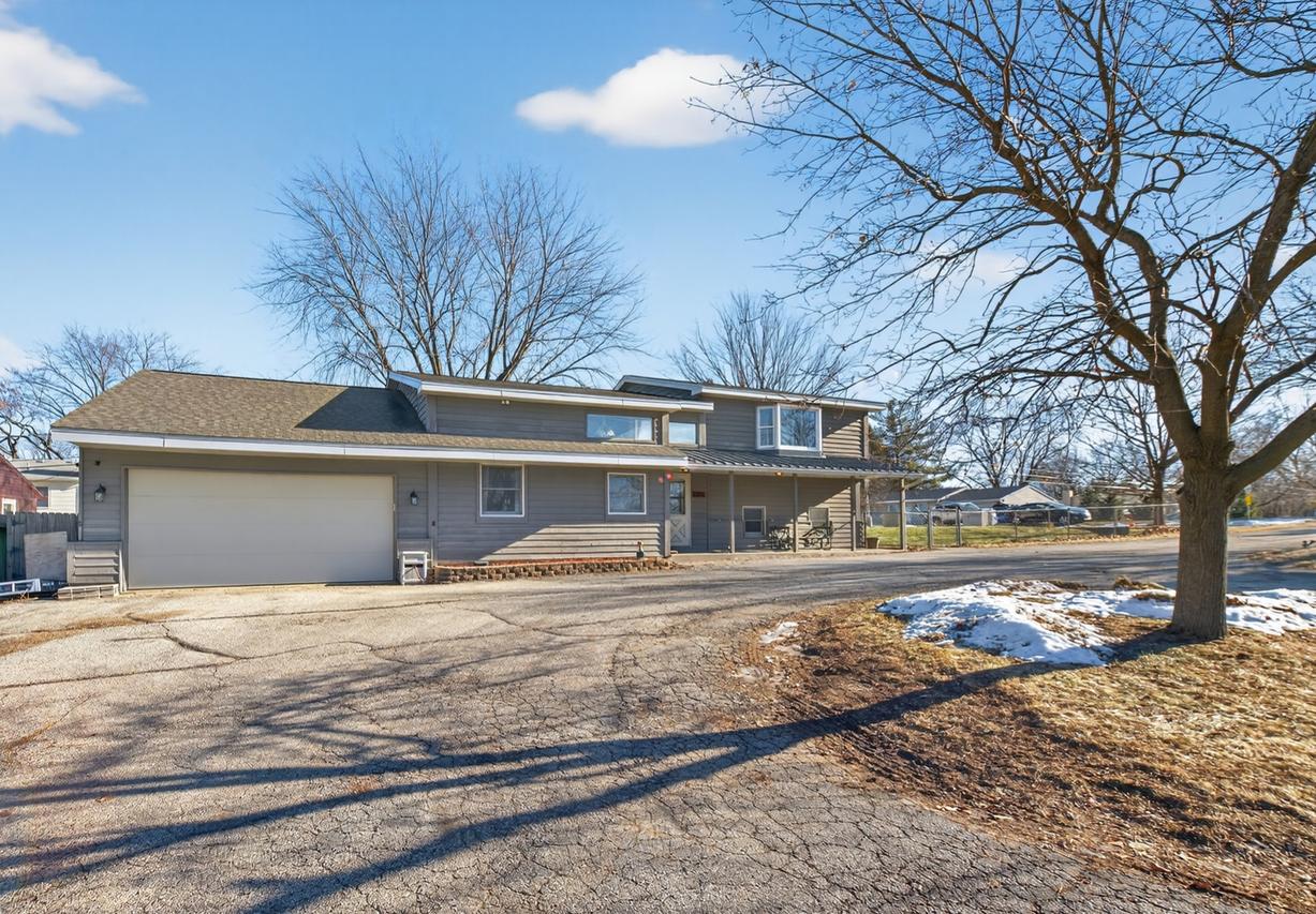 6606 Silver Lake Rd., Cary, IL 60013
