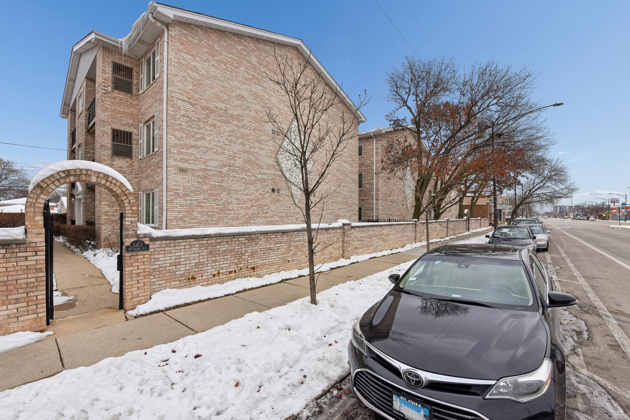 5413 N Milwaukee Ave. #3B, Chicago, IL 60630