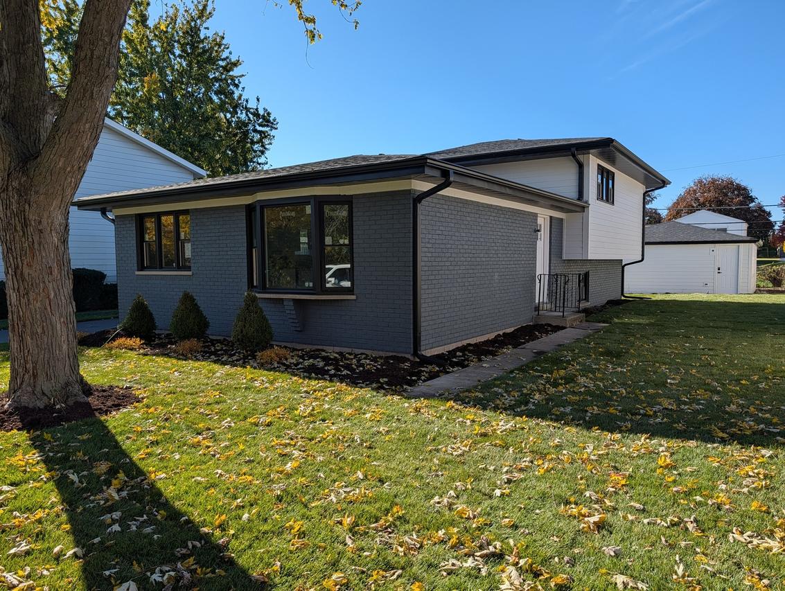 564 Adele St., Elmhurst, IL 60126