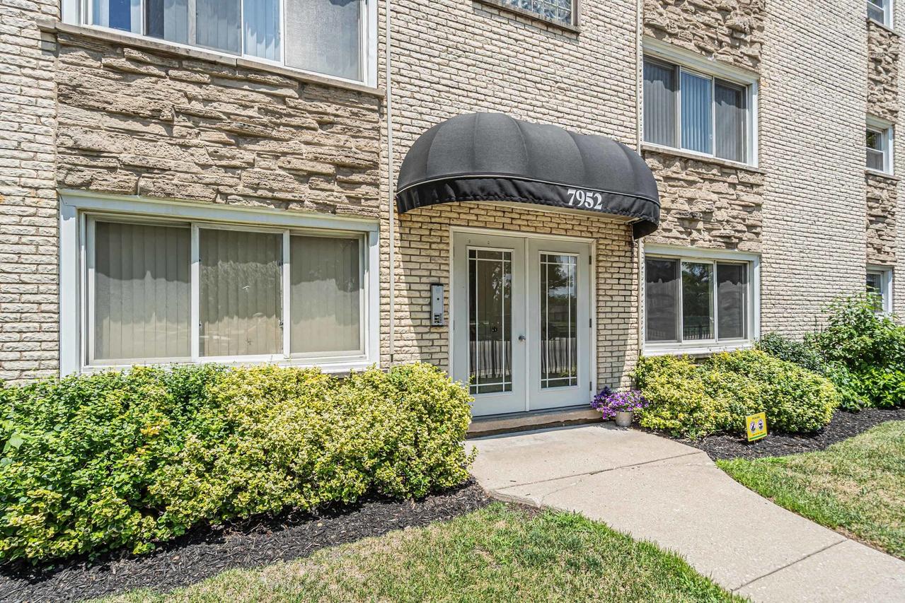 7952 Madison St. #2E, River Forest, IL 60305