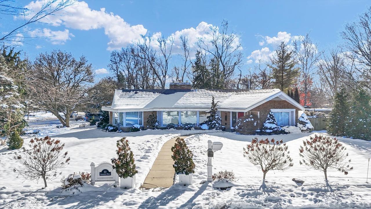 22 Greencroft Dr., Champaign, IL 61821