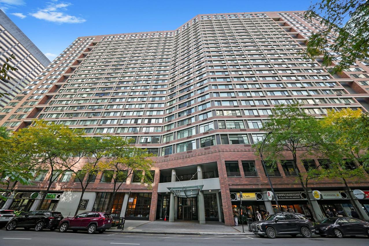 211 E Ohio St. #2707, Chicago, IL 60611