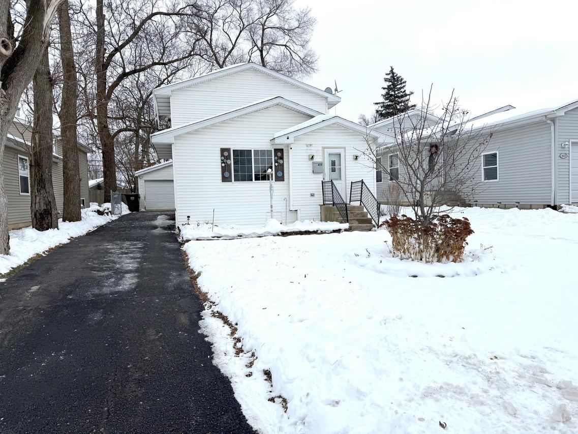 415 Kenwood Dr., Round Lake Park, IL 60073