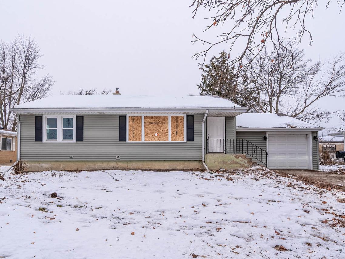 409 N Iowa Ave., Villa Park, IL 60181