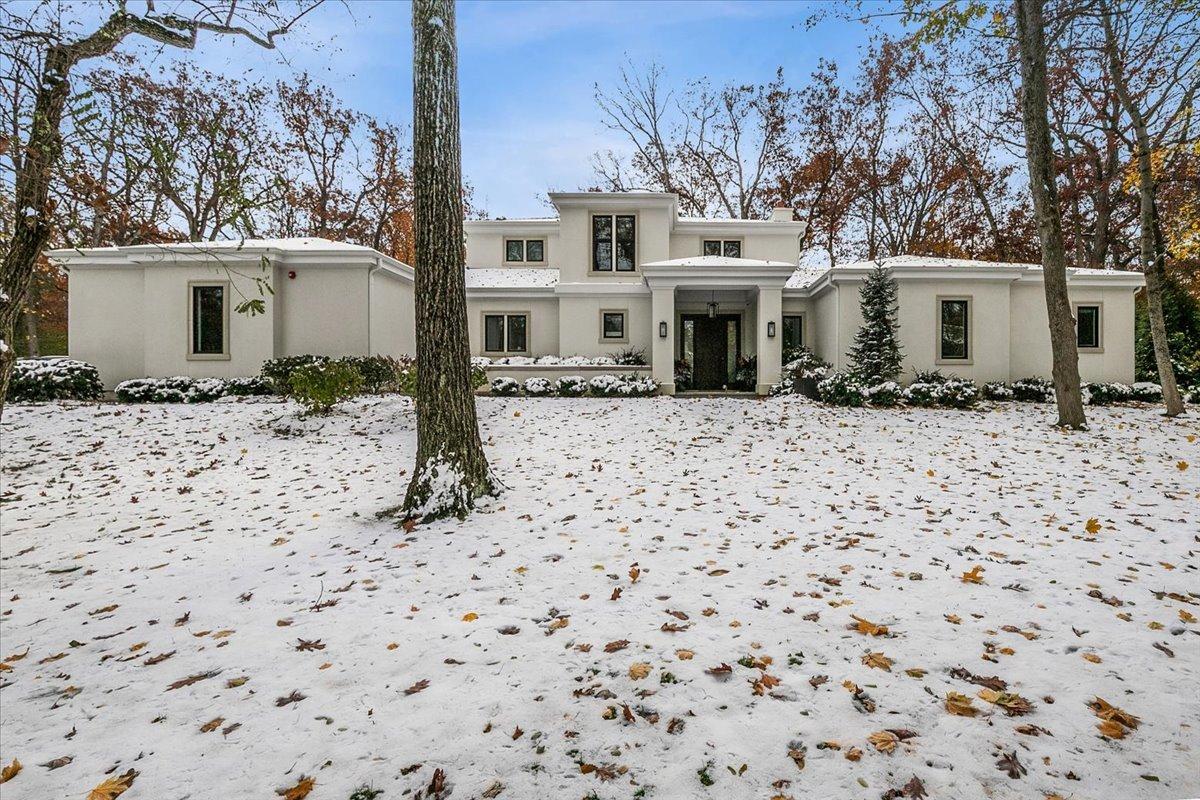 985 E Illinois Rd., Lake Forest, IL 60045