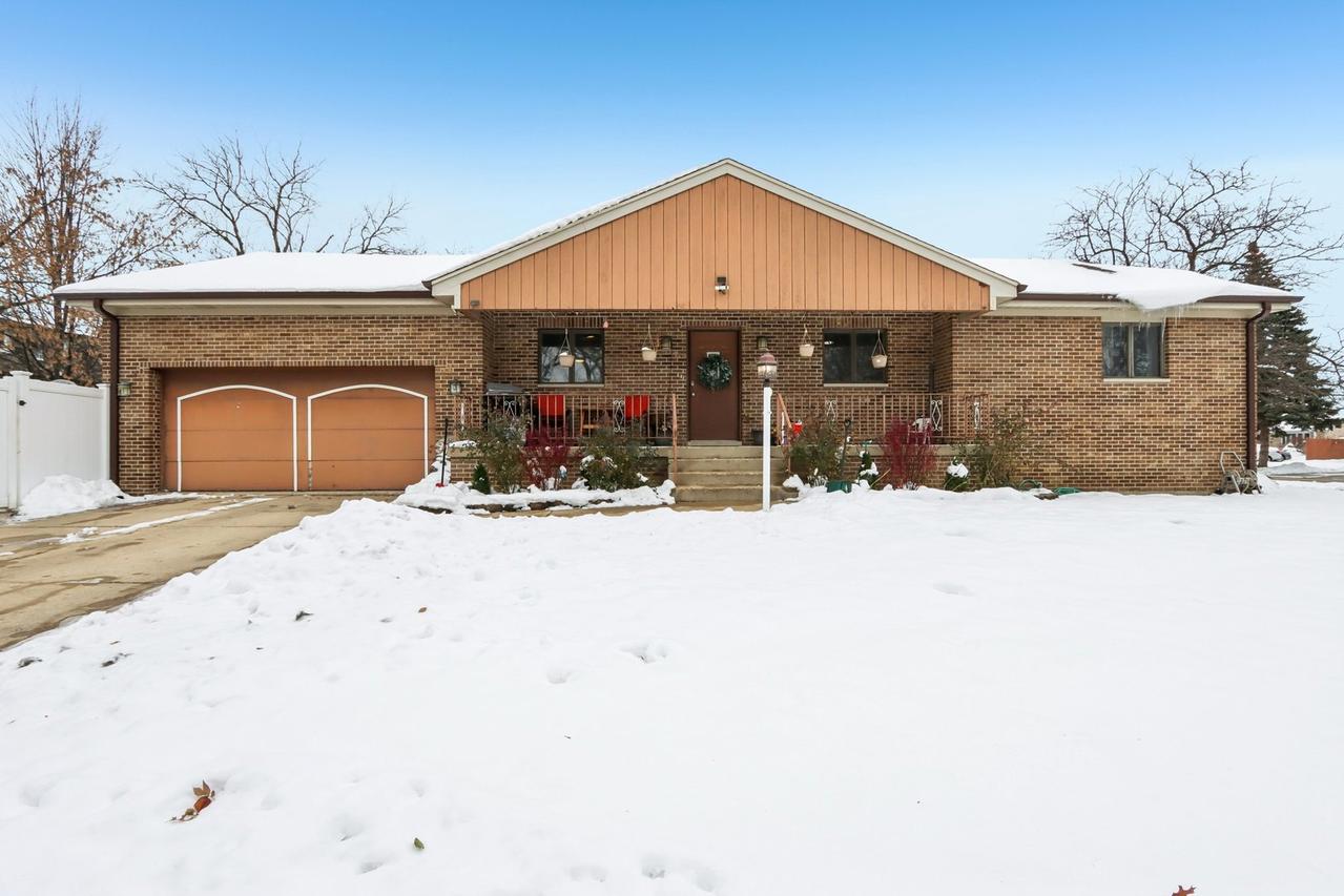 2300 N Bellaire Ct., Des Plaines, IL 60016