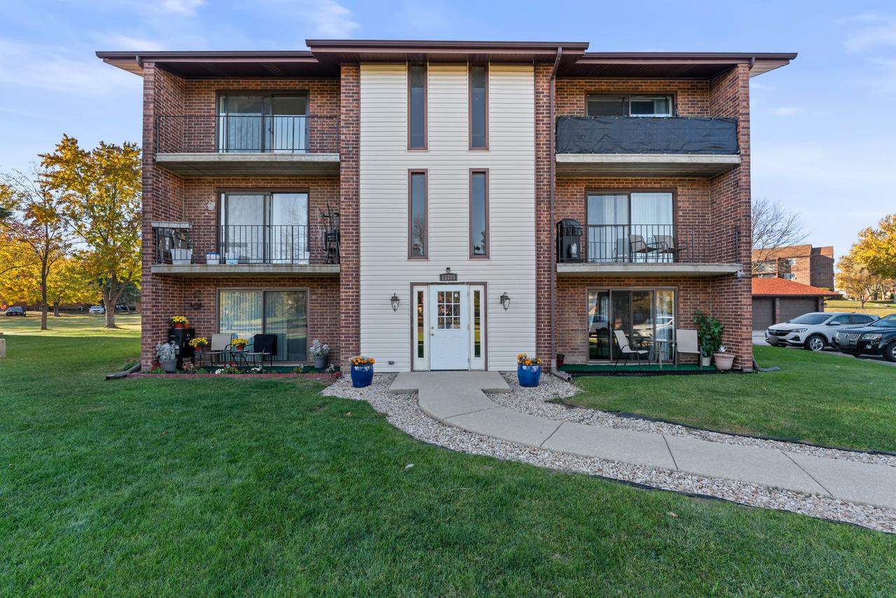 15308 Treetop Dr. #3A, Orland Park, IL 60462