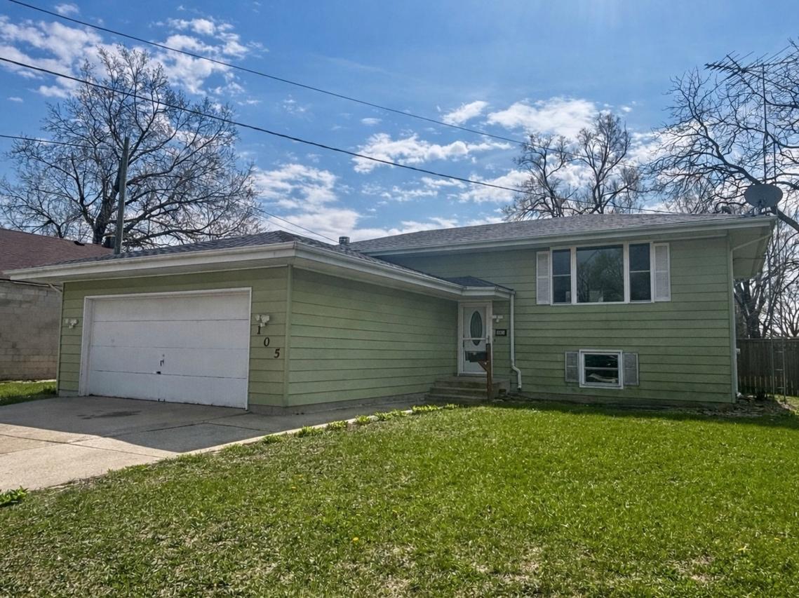 105 W Oak St., Coal City, IL 60416