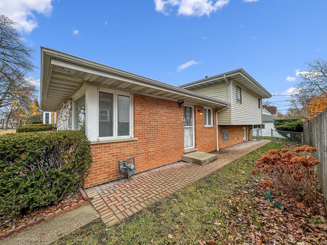 8311 N Olcott Ave., Niles, IL 60714