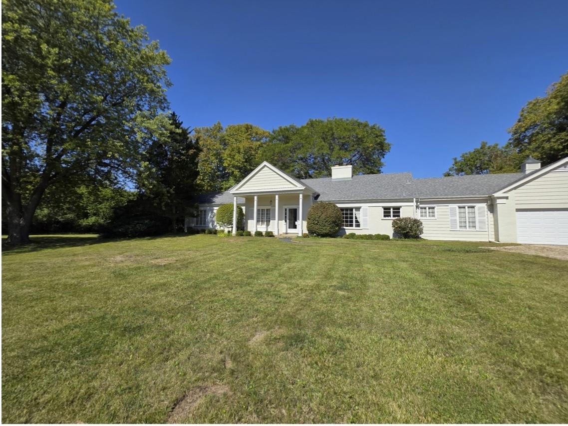 232 Donlea Rd., Barrington Hills, IL 60010