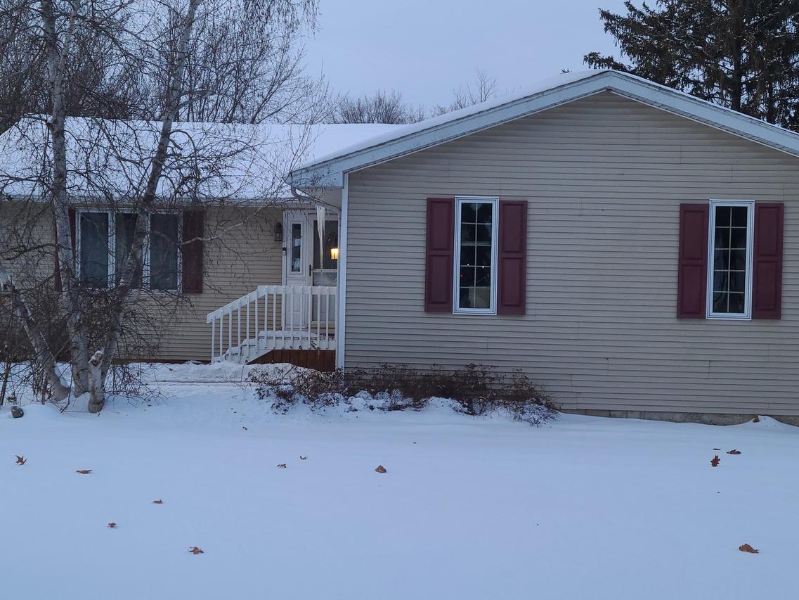 24200 Hillcrest Dr., Sterling, IL 61081