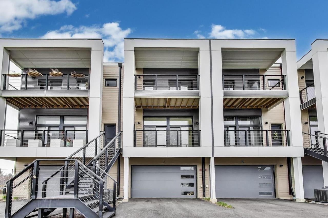 12 Golden Sunset Dr., Lake Zurich, IL 60047