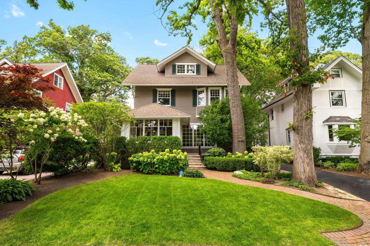 918 Ashland Ave., Wilmette, IL 60091