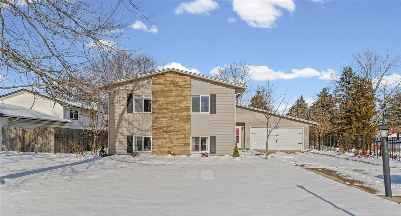 702 Devonshire Dr., Champaign, IL 61820