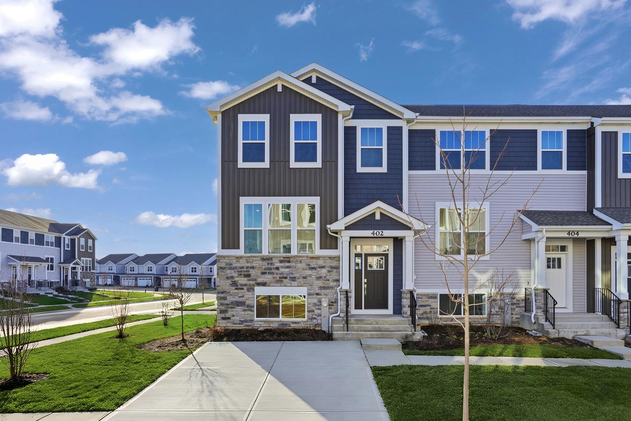 402 Red Oak Cir., Volo, IL 60020