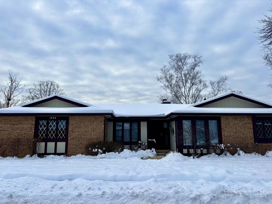 1444 Estate Ln., Glenview, IL 60025