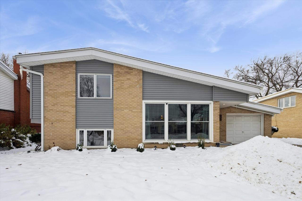 120 S Fairlane Ave., Elmhurst, IL 60126