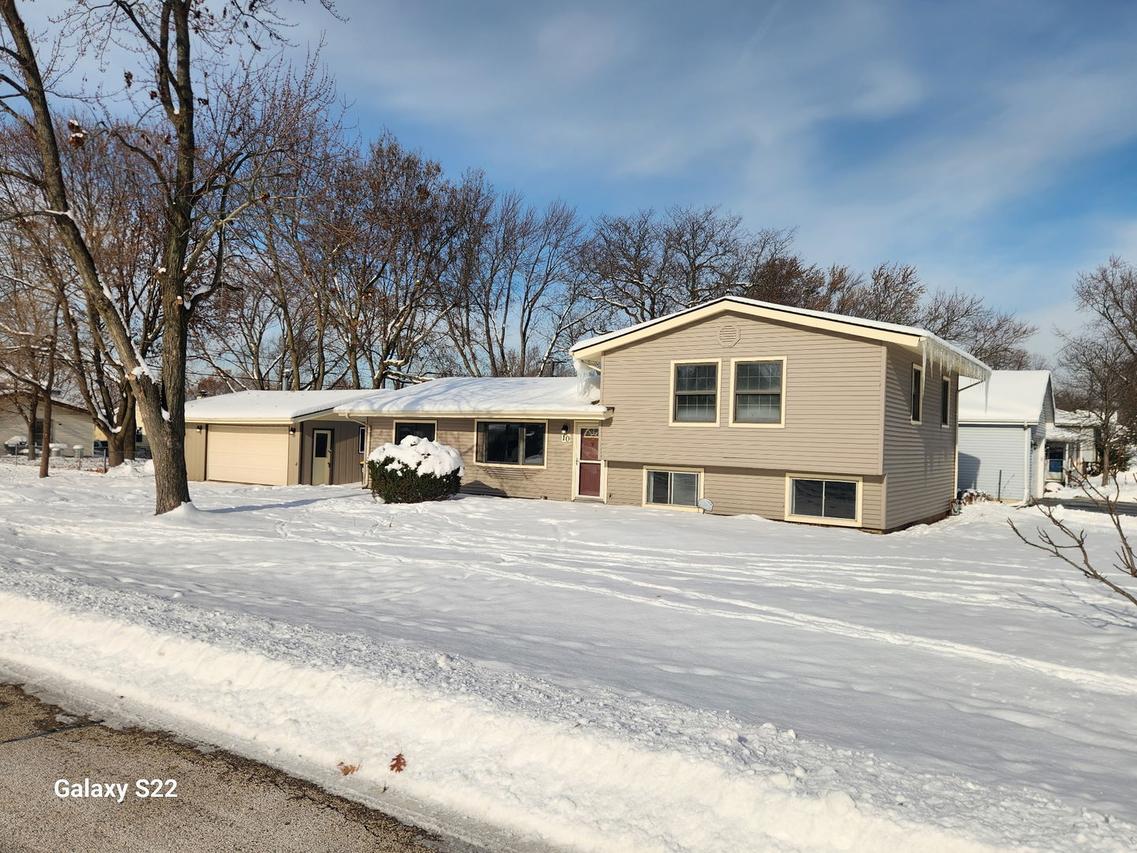 10 Lincoln St., Lake In The Hills, IL 60156