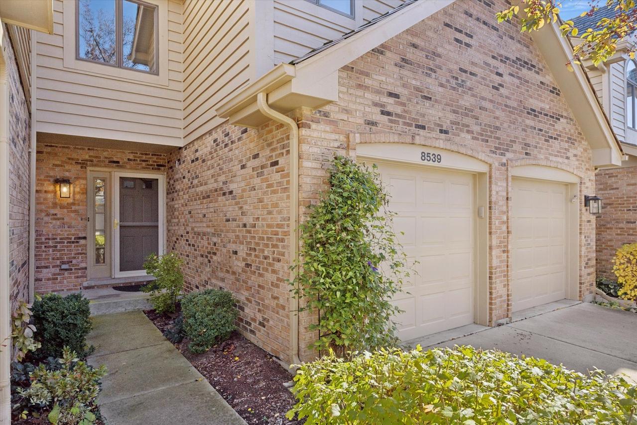 8539 Thistlewood Ct., Darien, IL 60561