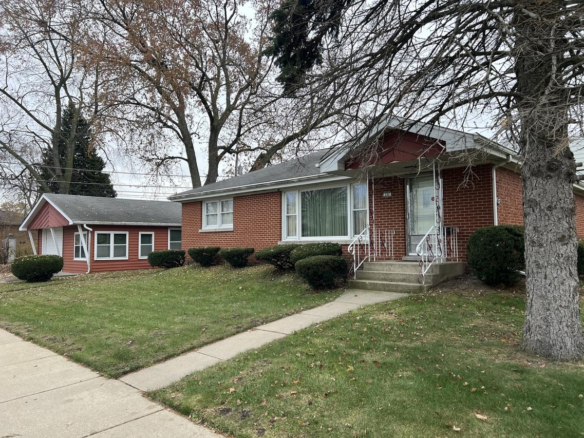 737 Newell Ave., Calumet City, IL 60409