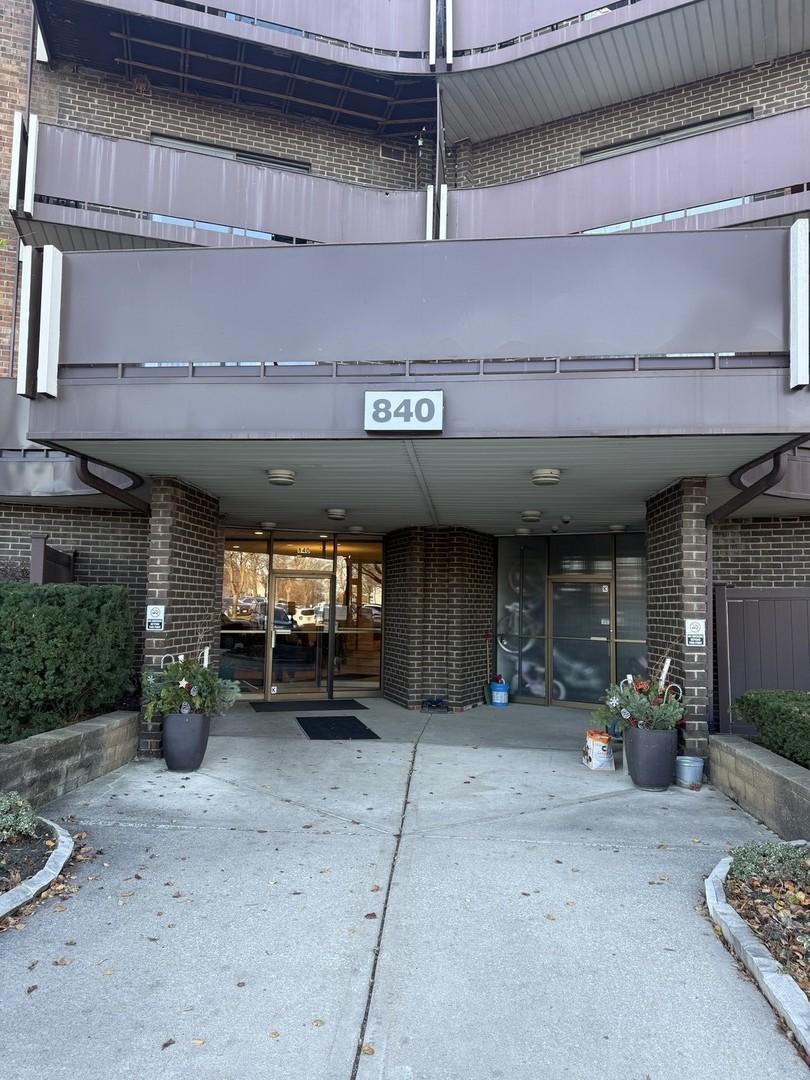 840 Wellington Ave. #115, Elk Grove Village, IL 60007