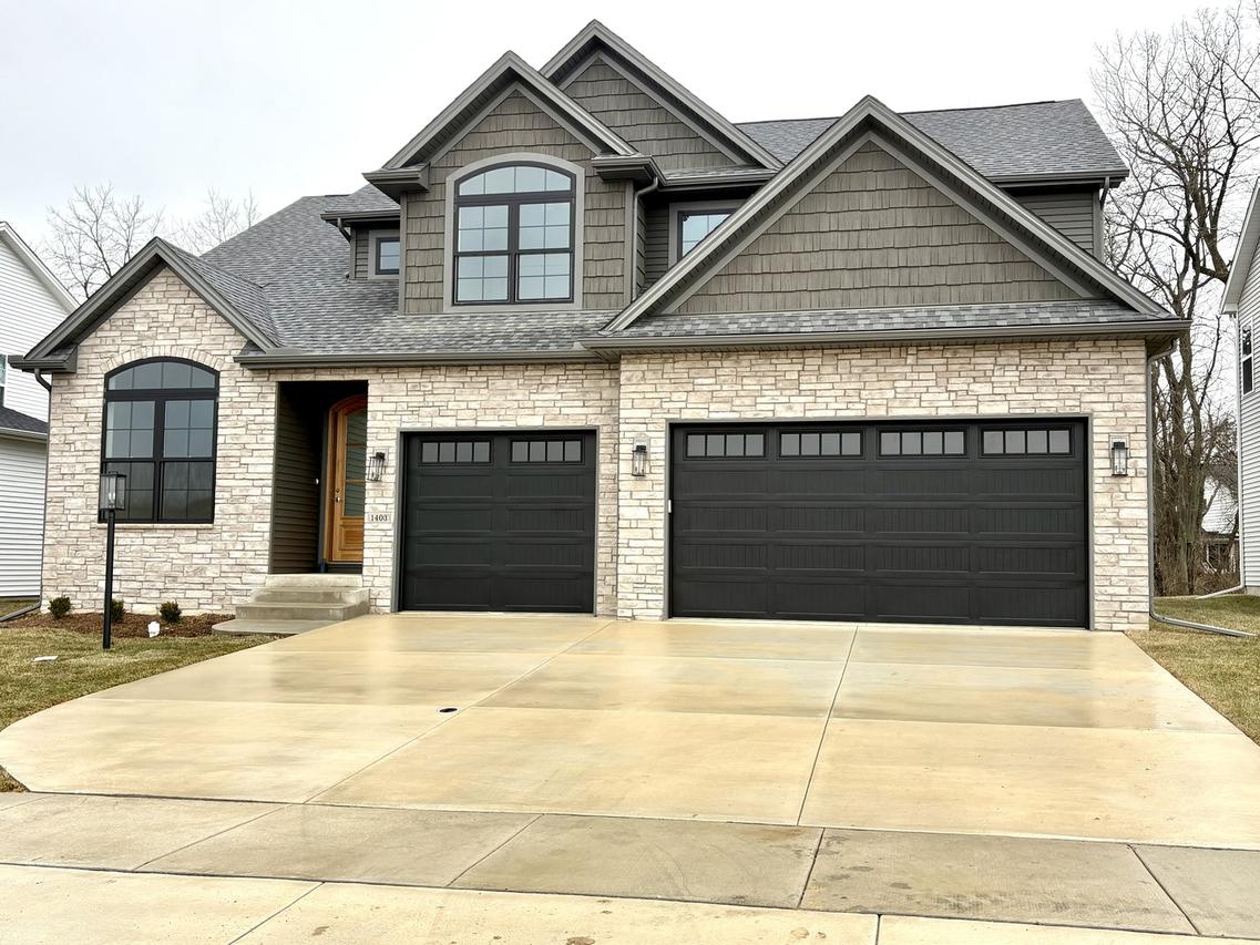 1403 Ravenwood Dr., Mahomet, IL 61853