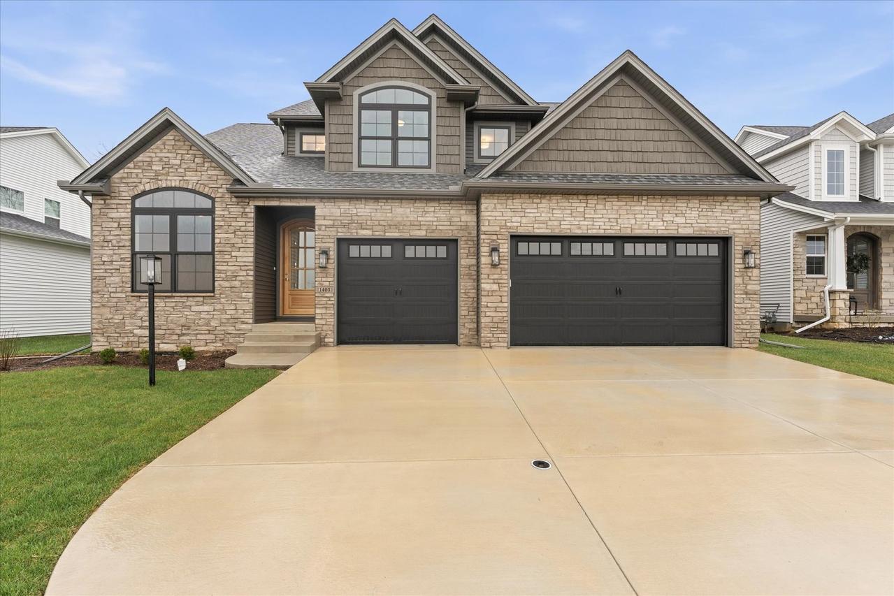 1403 Ravenwood Dr., Mahomet, IL 61853
