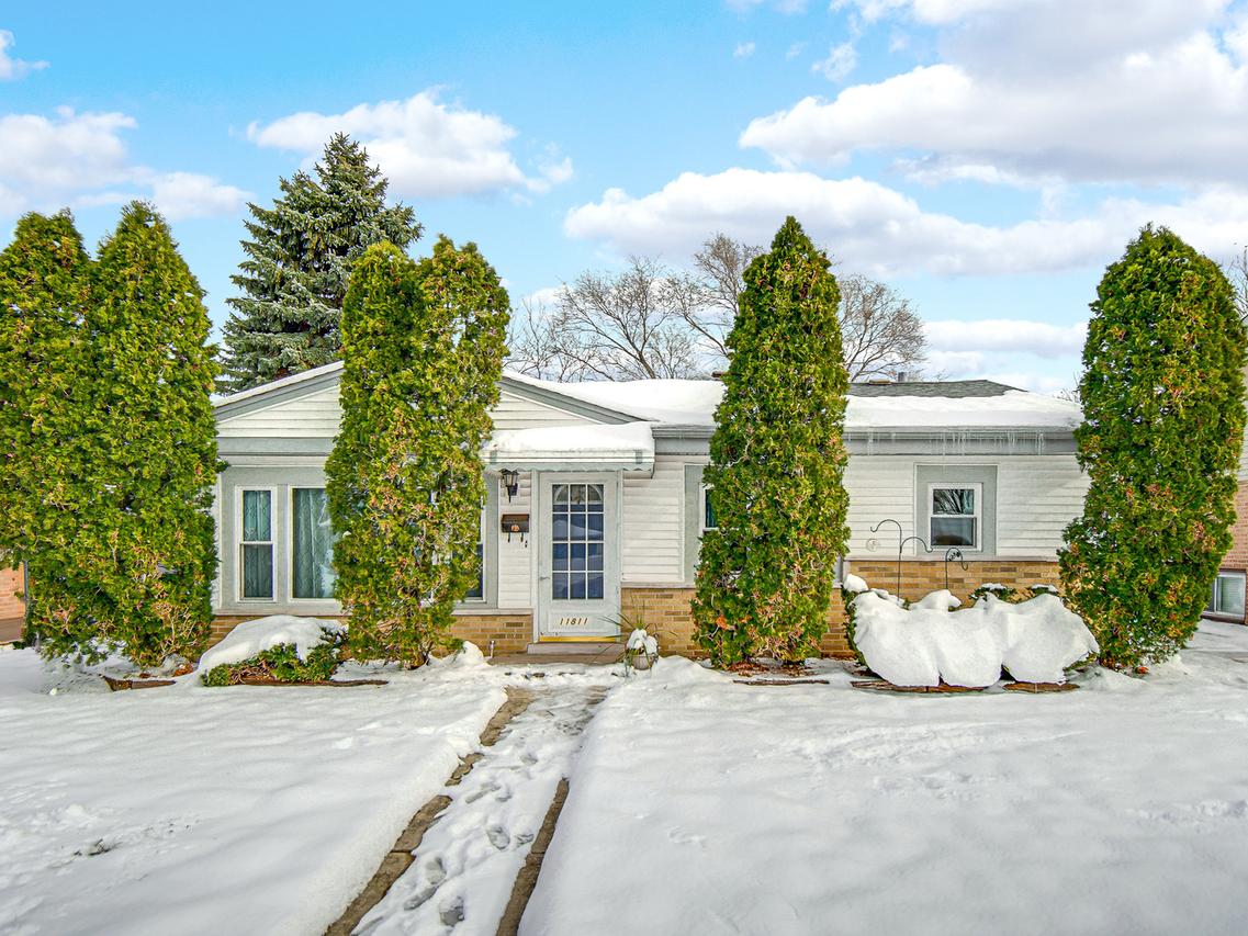 11811 S Tripp Ave., Alsip, IL 60803