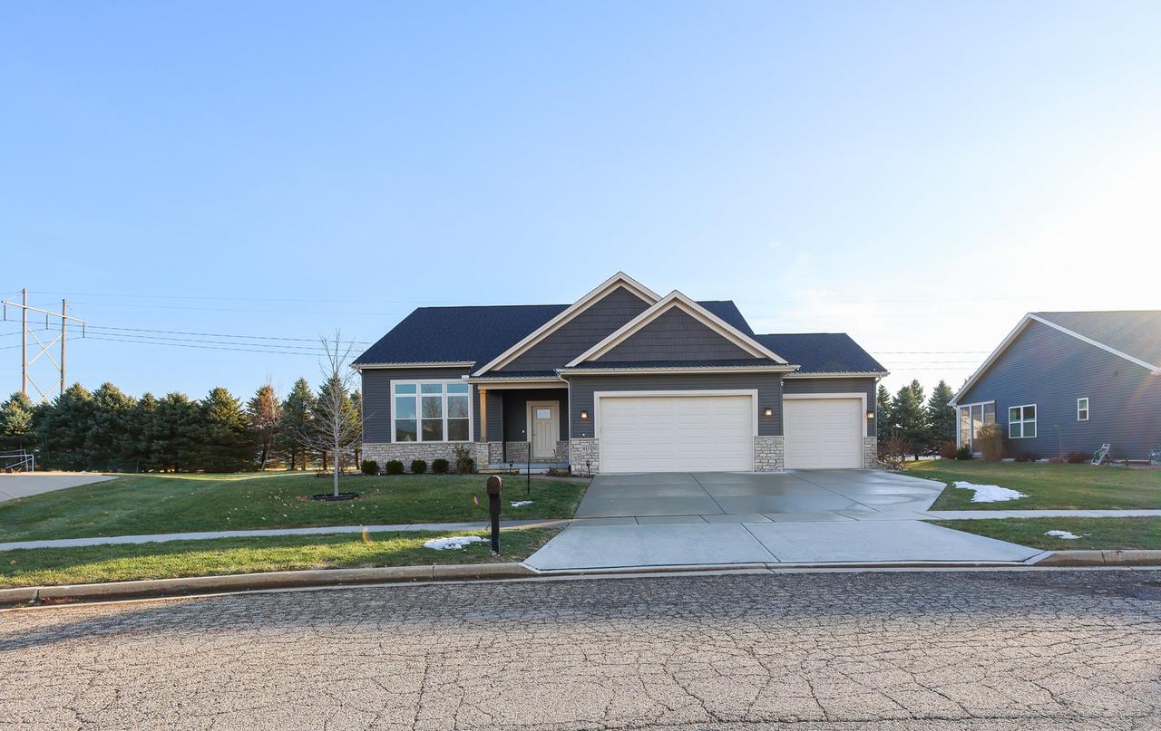 41 Brookstone Cir., Bloomington, IL 61704