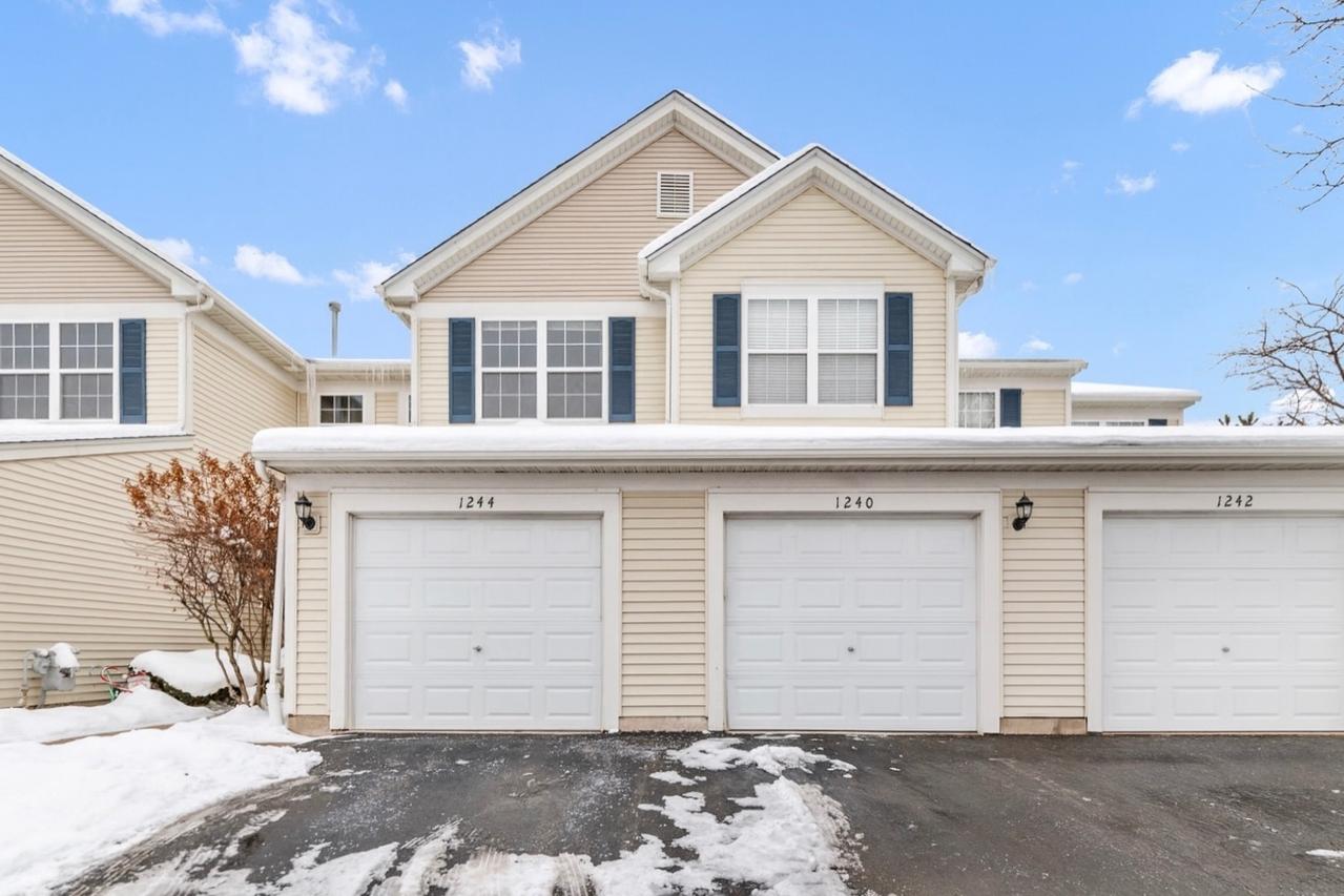 1244 Brookdale Dr., Carpentersville, IL 60110