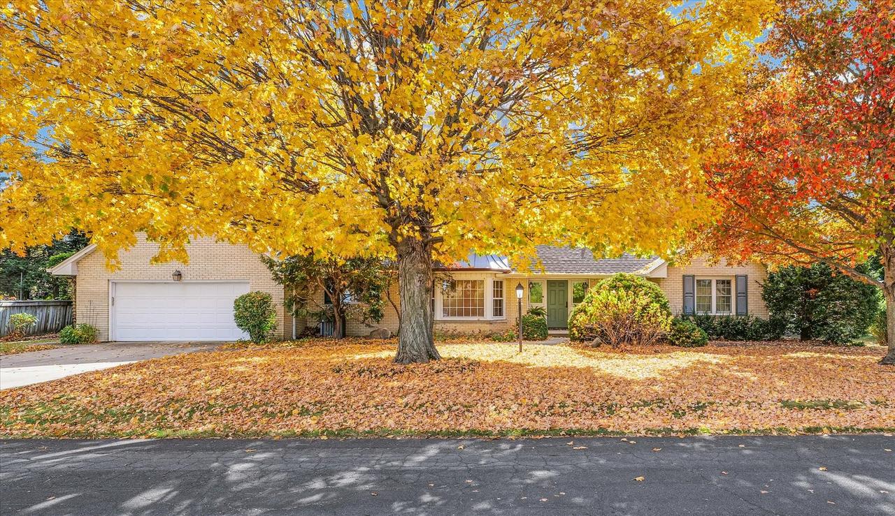 3 Lake Park Rd., Champaign, IL 61822