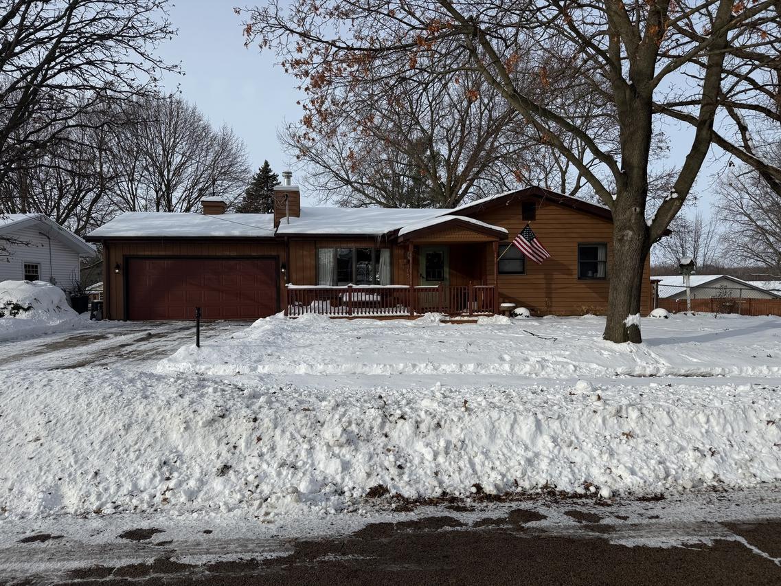 805 5th Ave., Dixon, IL 61021