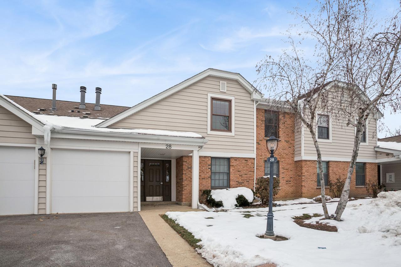 28 Regent Cir. #B2, Schaumburg, IL 60193