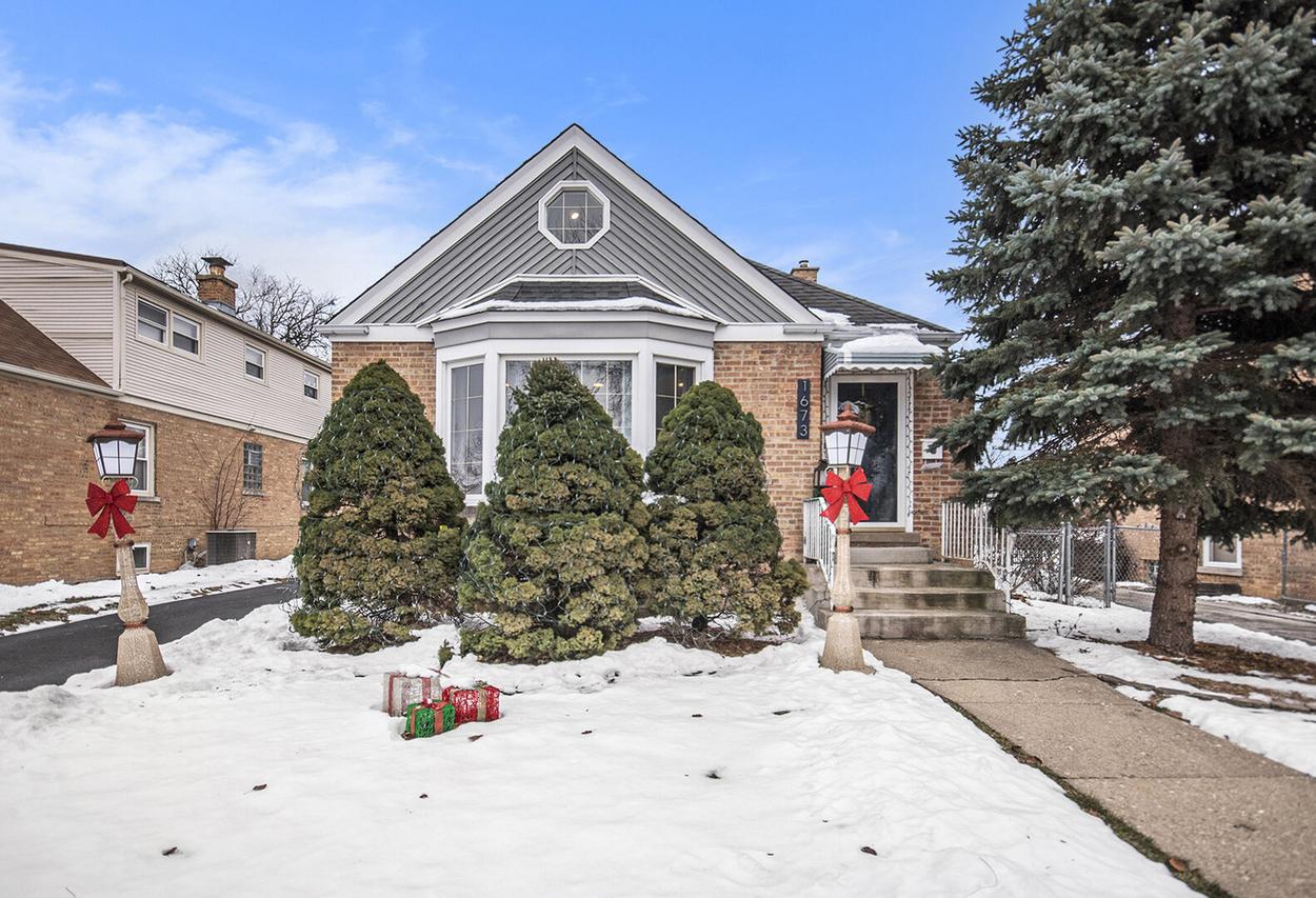 1673 Spruce Ave., Des Plaines, IL 60018