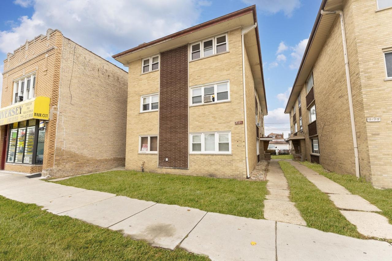5121 W Diversey Ave. #3S, Chicago, IL 60639