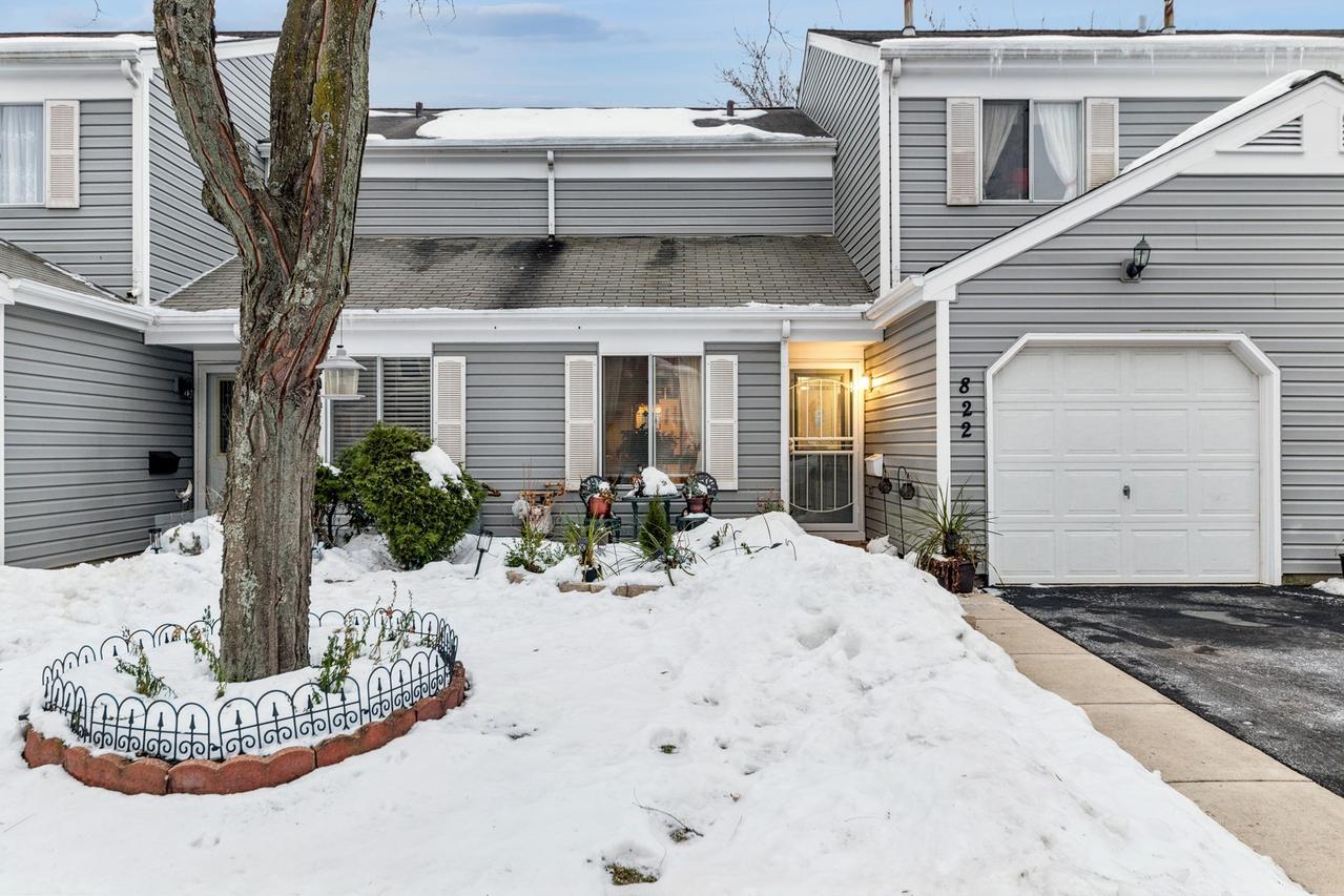 822 Minnesota Cir., Carol Stream, IL 60188