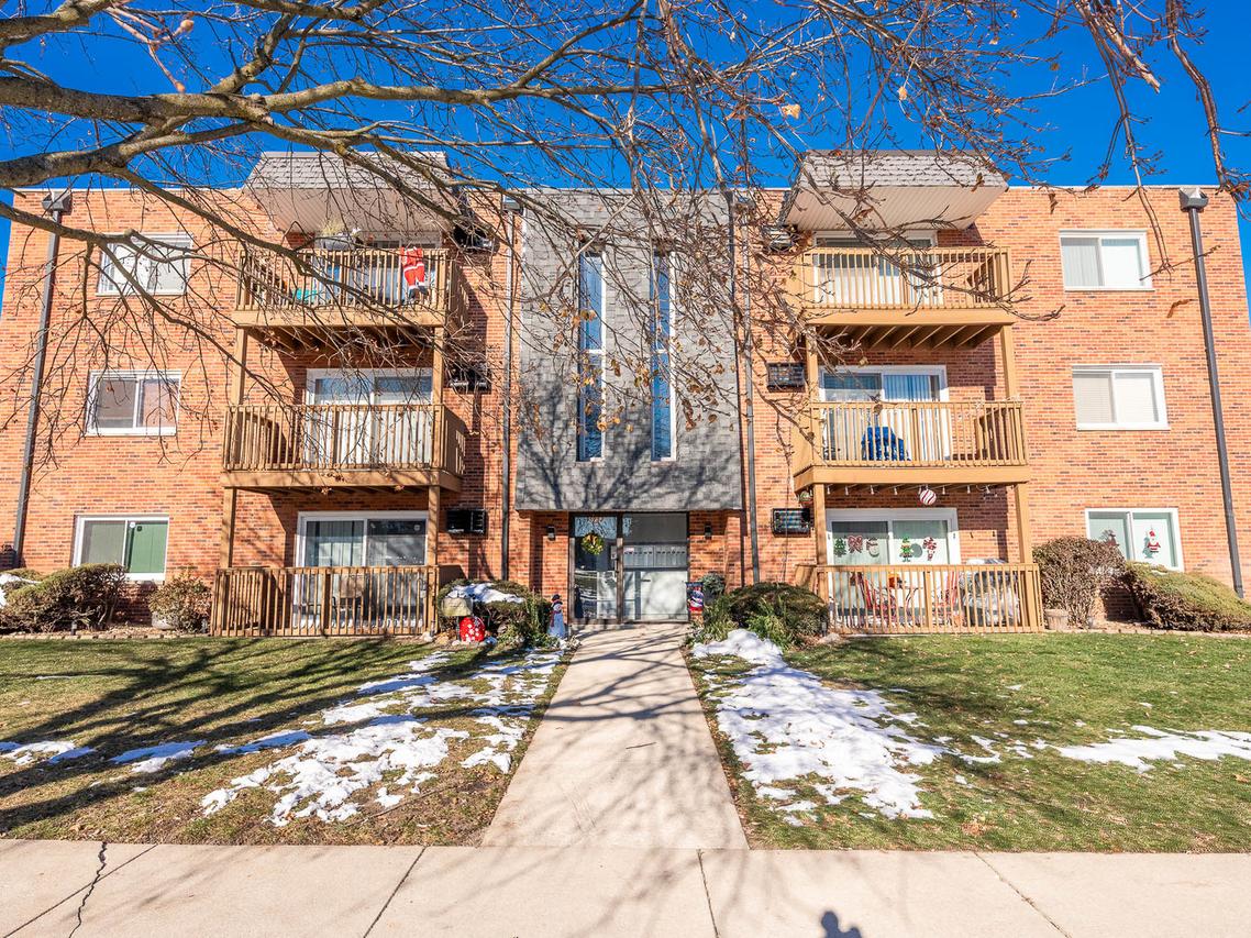 5752 W 128th St. #103, Crestwood, IL 60418