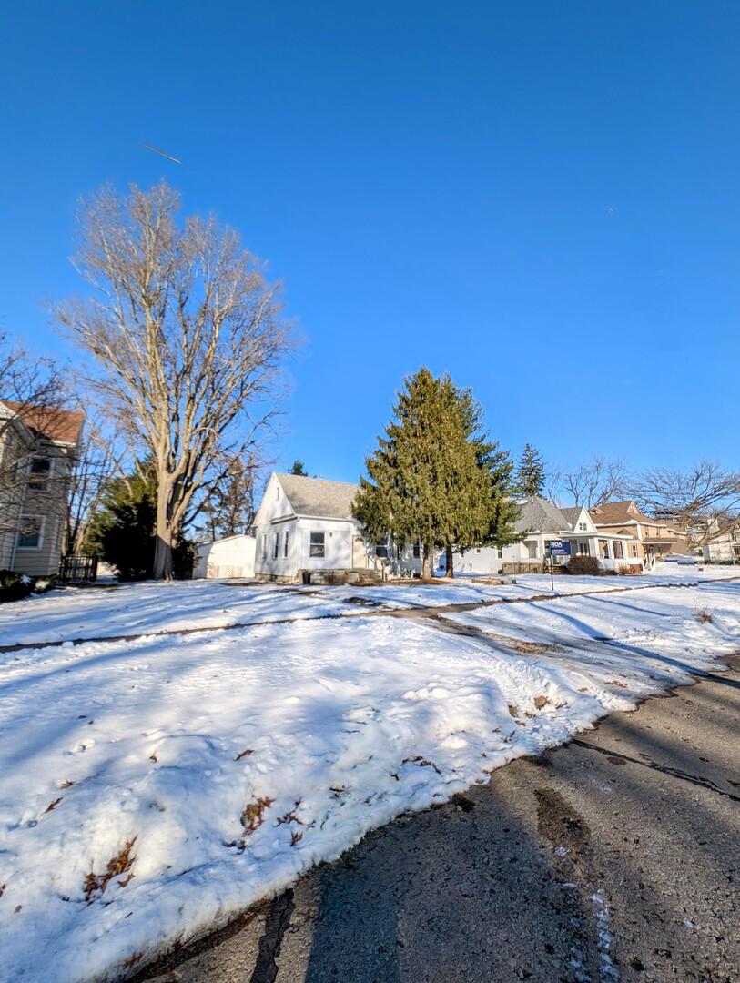 543 E 3rd St., El Paso, IL 61738