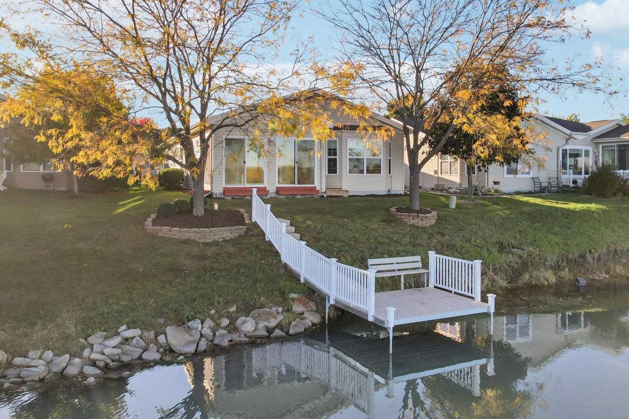 328 Legacy Ct., Grayslake, IL 60030